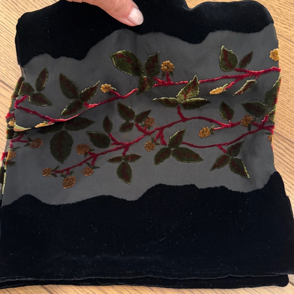Camilla Ridley London Silk Velvet Vine Leaf Scarf - Picture 2 of 6
